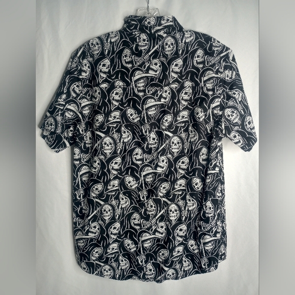 *Lurking Class Men's Button Down T-shirt Size M